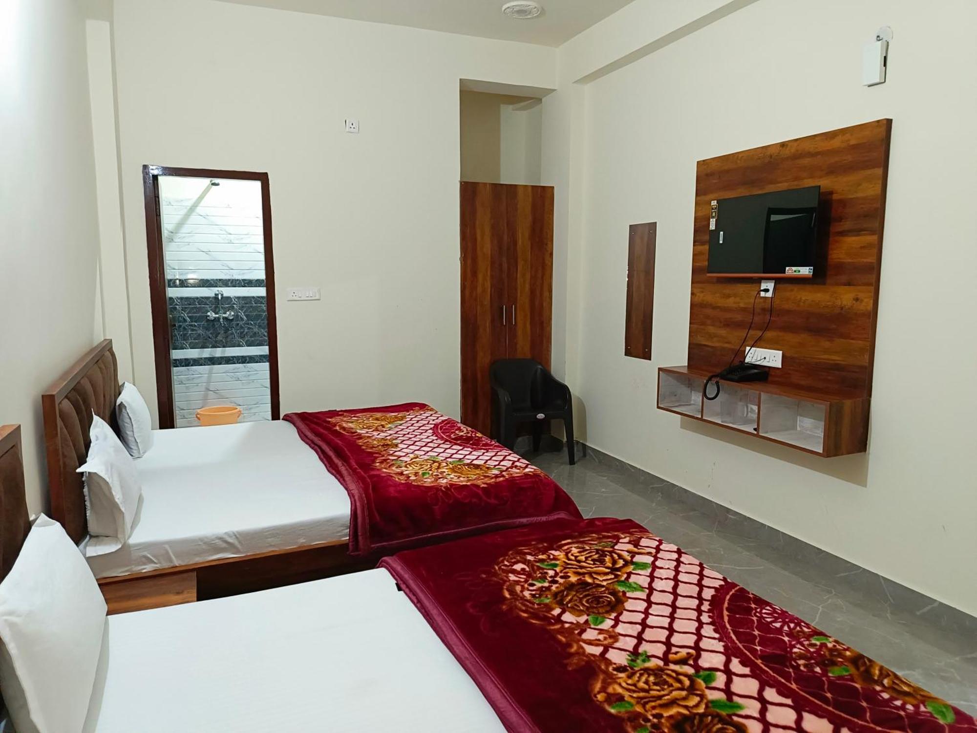 Shri Girraj Residency Hotel Mathura Ngoại thất bức ảnh