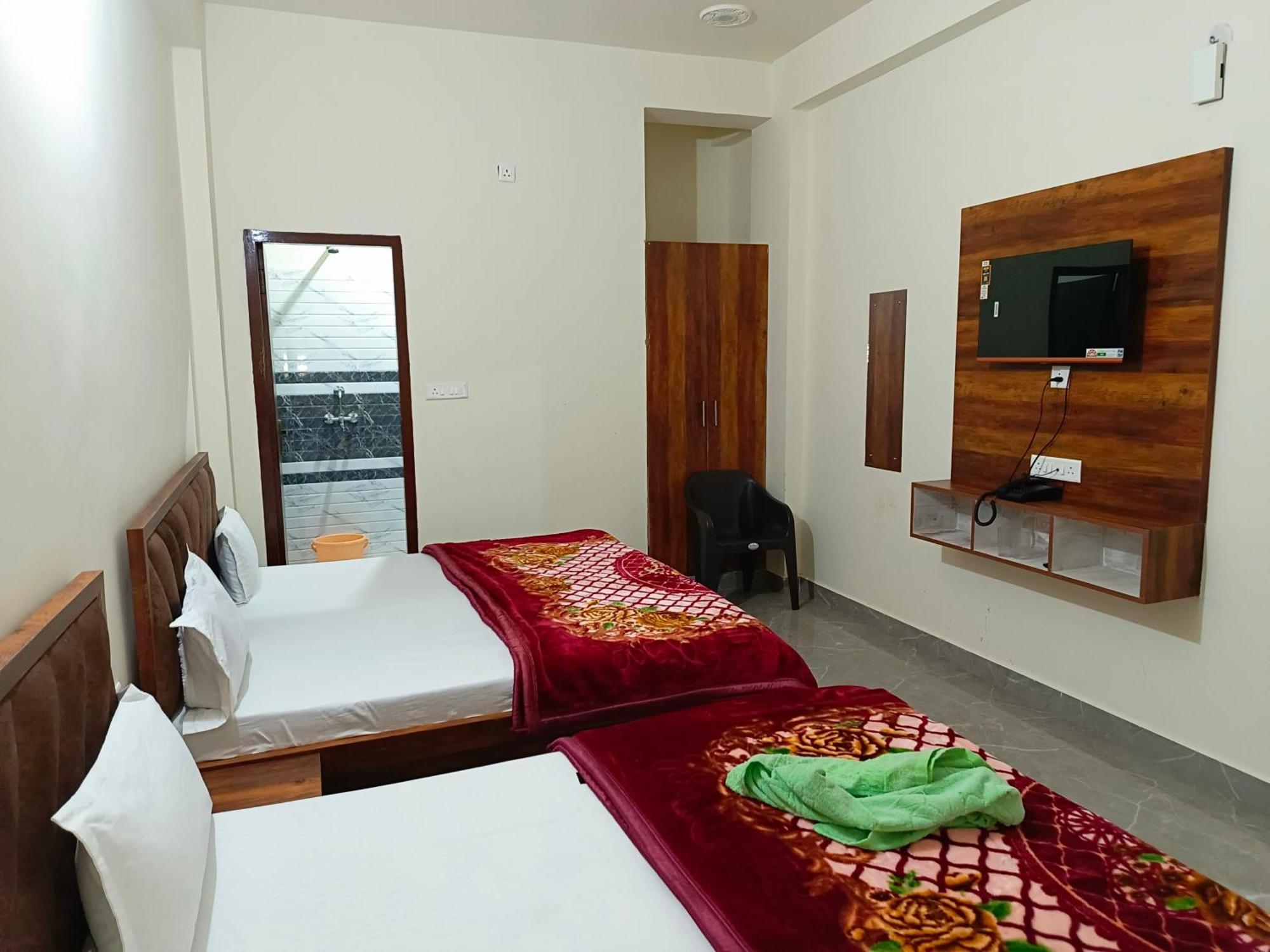 Shri Girraj Residency Hotel Mathura Ngoại thất bức ảnh
