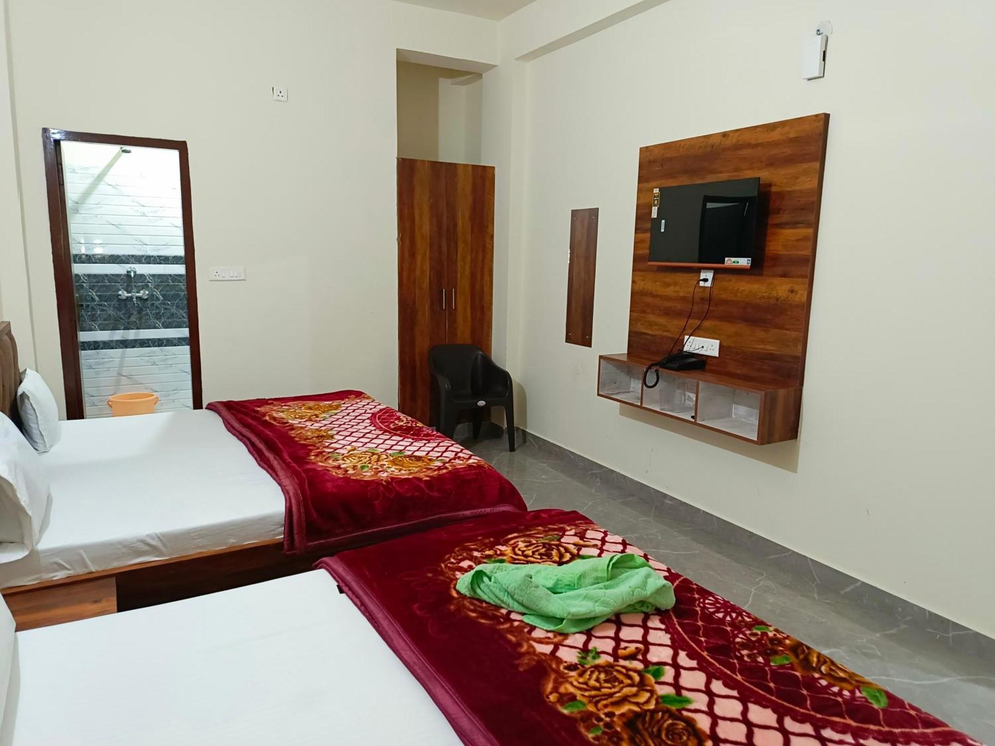 Shri Girraj Residency Hotel Mathura Ngoại thất bức ảnh