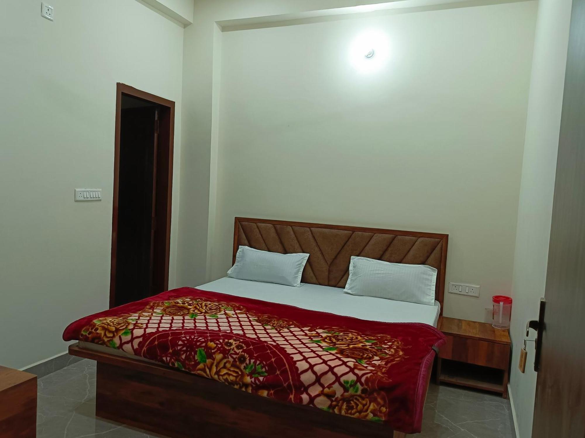 Shri Girraj Residency Hotel Mathura Ngoại thất bức ảnh