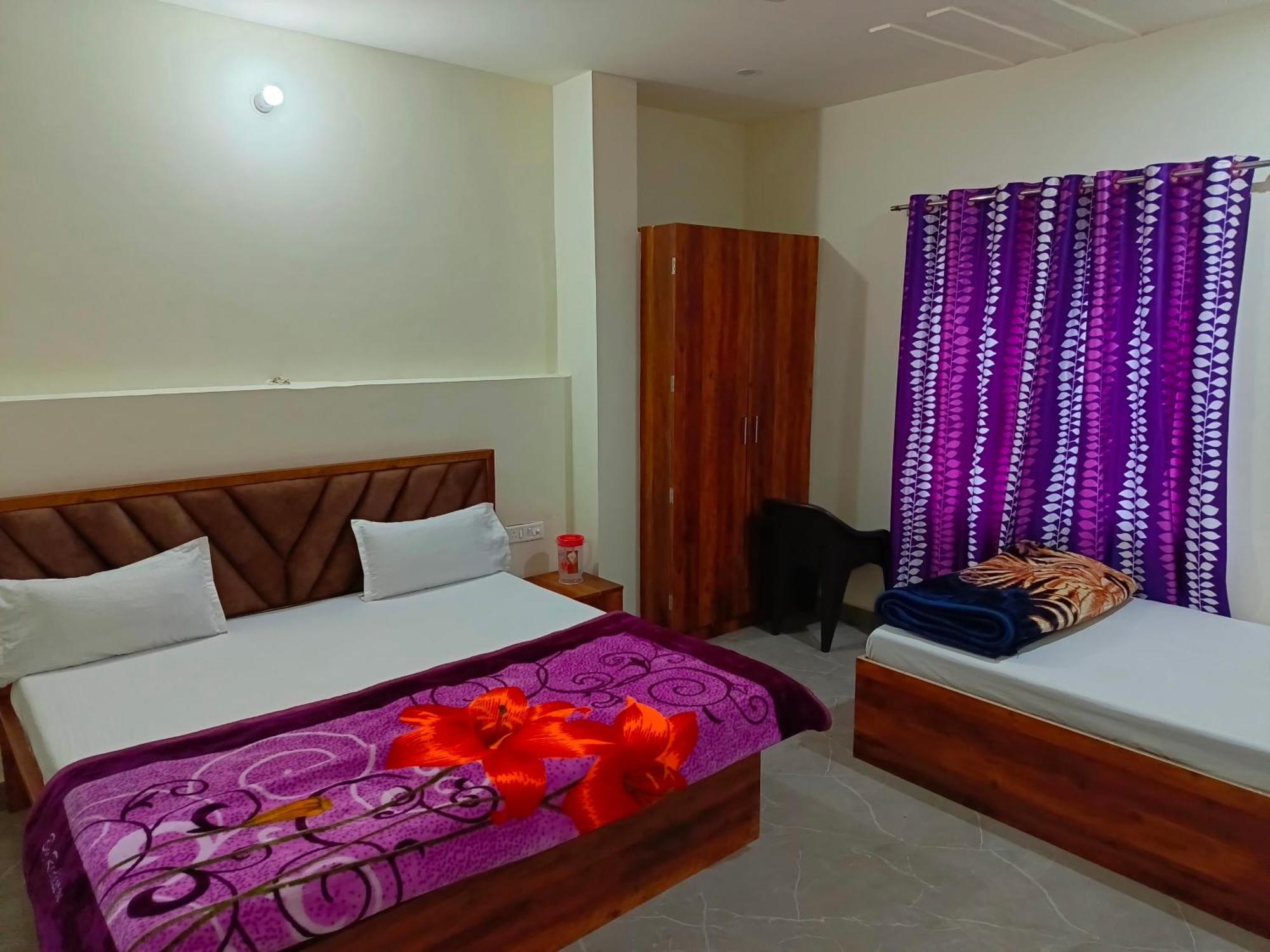 Shri Girraj Residency Hotel Mathura Ngoại thất bức ảnh