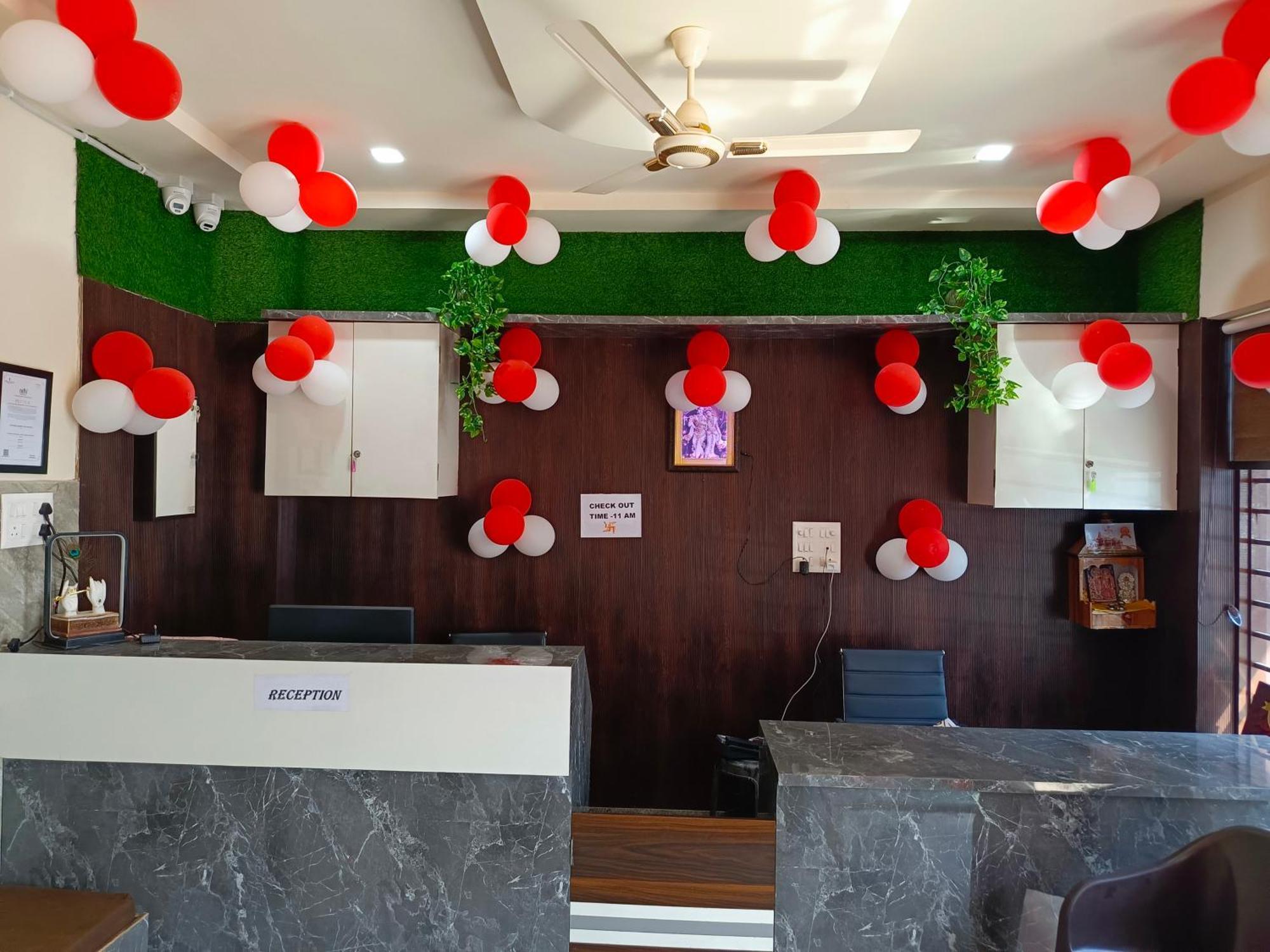 Shri Girraj Residency Hotel Mathura Ngoại thất bức ảnh