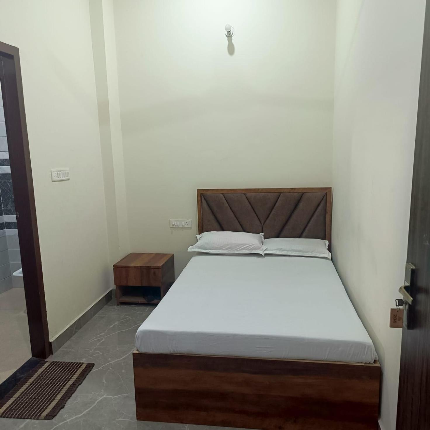 Shri Girraj Residency Hotel Mathura Ngoại thất bức ảnh